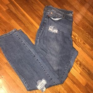 Skinny ripped denim jeans ❣️